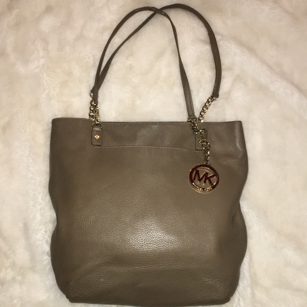 Tan Michael Kors purse 👜